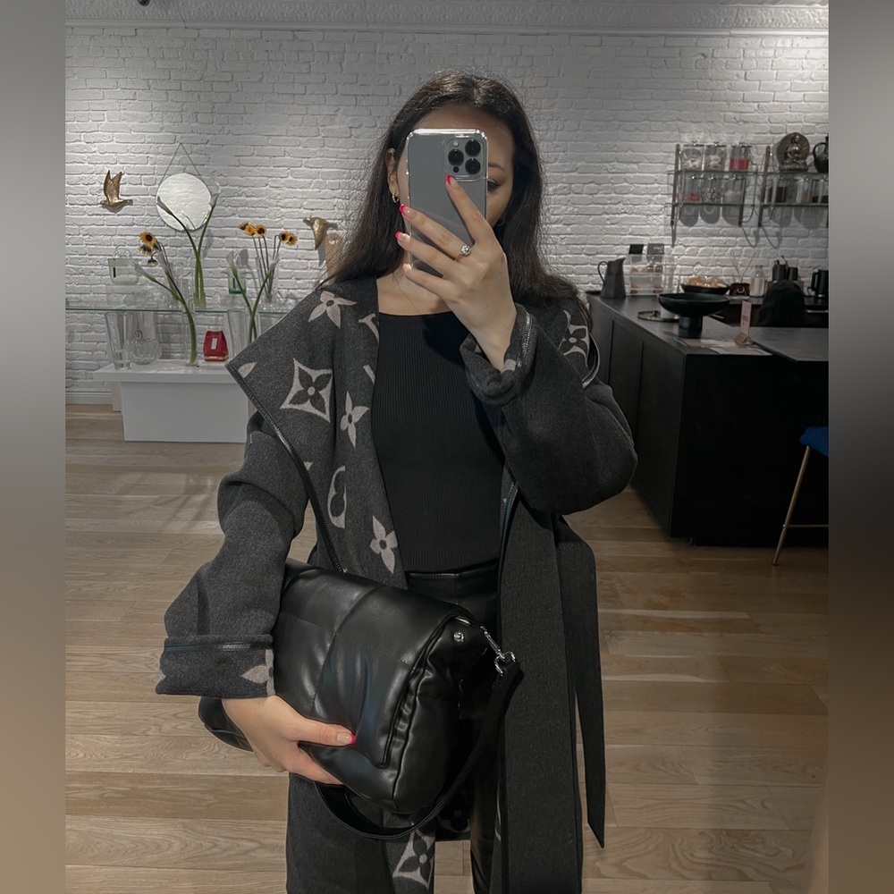 Black tote. Style like botegga Veneta bag. Travel. Office. Work